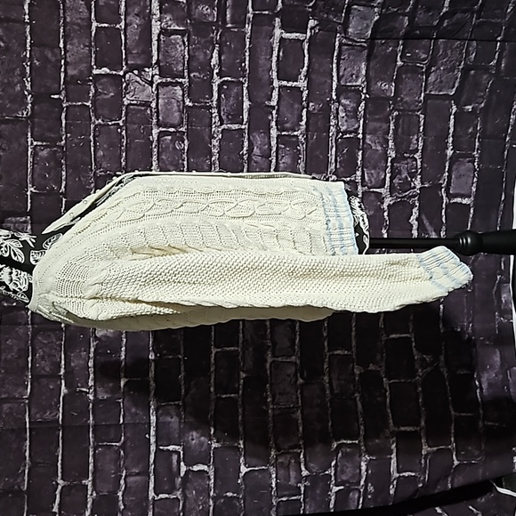 The Eagle's Eye Vintage Hand Knit White & Blue Cable Knit Cardigan Size Medium - Picture 4 of 13